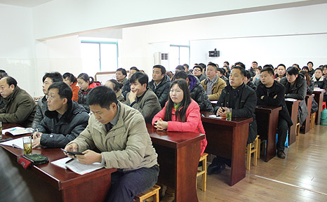 安邦邀請(qǐng)著名經(jīng)濟(jì)學(xué)教授陸滿平來企做“融資上市”培訓(xùn)(圖2)